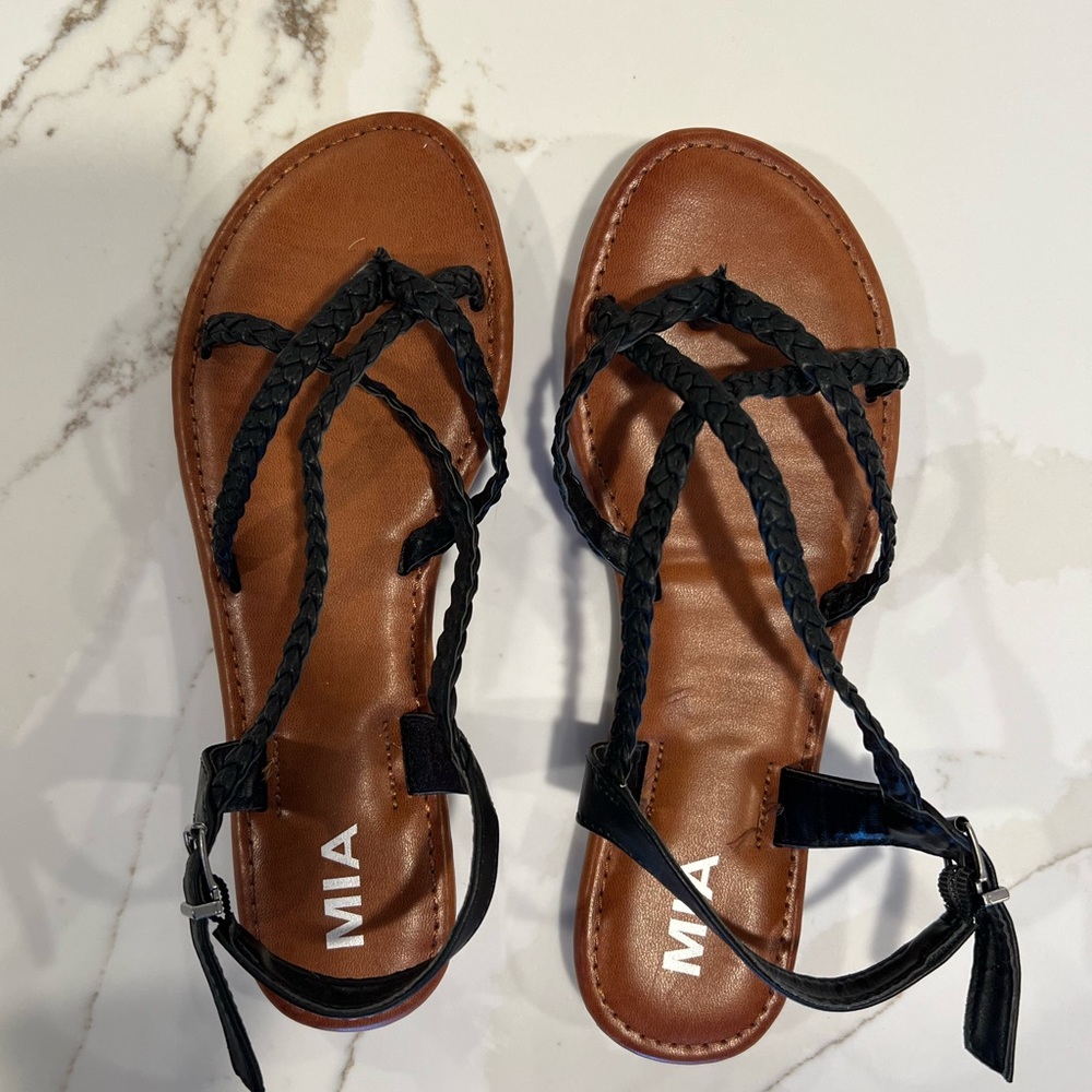Mia, black sandals